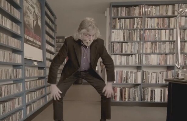 Video: Johan Derksen over zijn rol in videoclip John de Bever