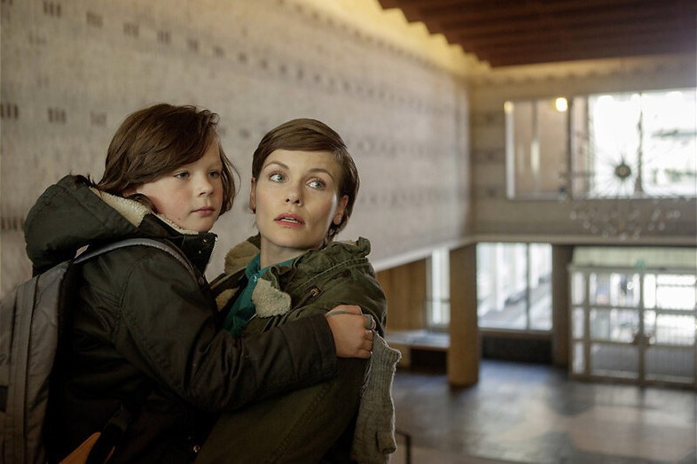 Angela Schijf ontdekt dat ze een broer heeft in Daglicht