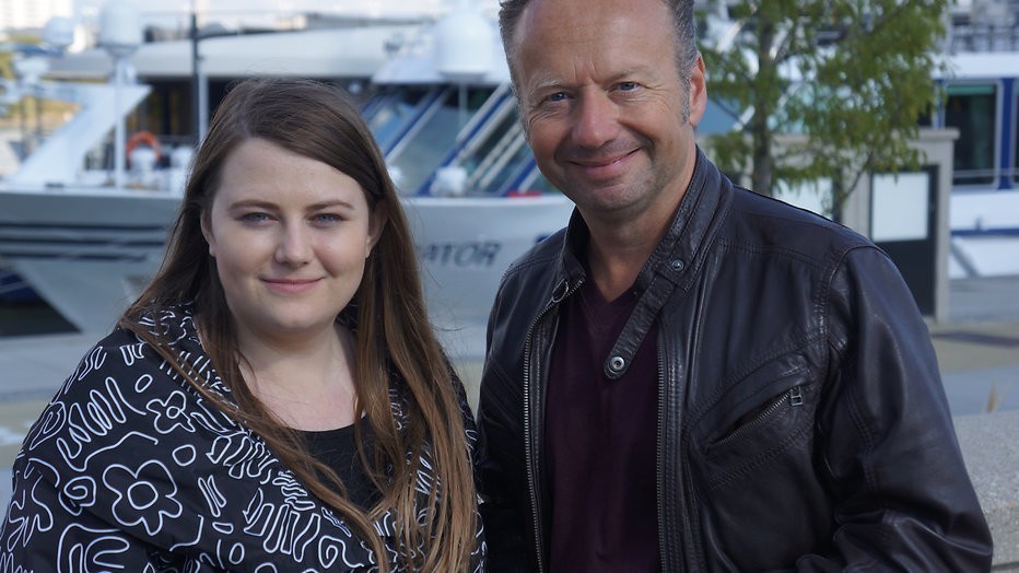 Joris Linssen wandelt met ontvoerde Natascha Kampusch