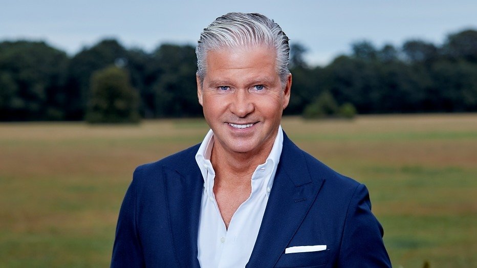 Dries Roelvink schreef autobiografie op telefoon Dries Roelvink schreef autobiografie op telefoon