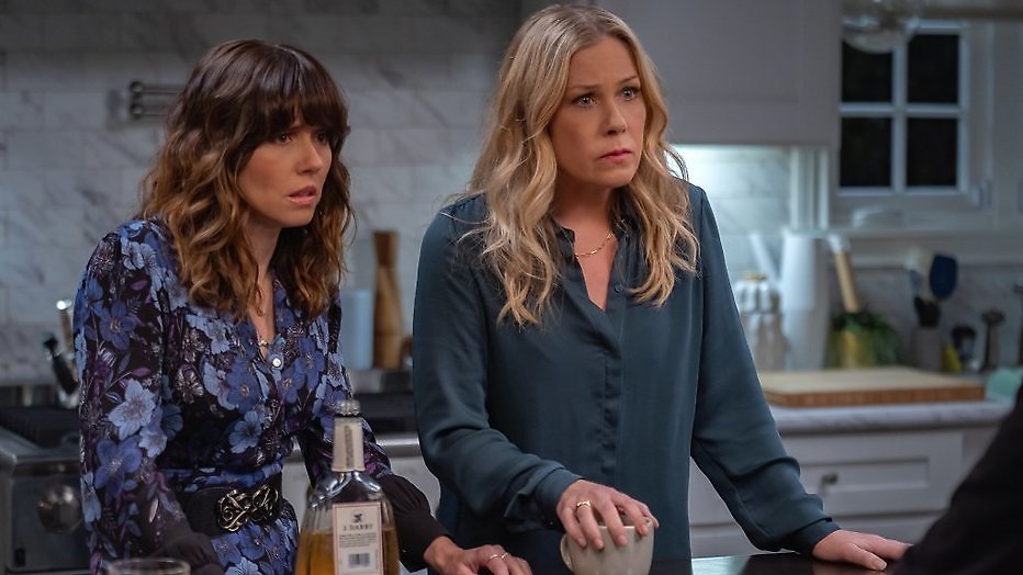 Netflix bestelt derde en laatste seizoen Dead To Me Netflix bestelt derde en laatste seizoen Dead To Me