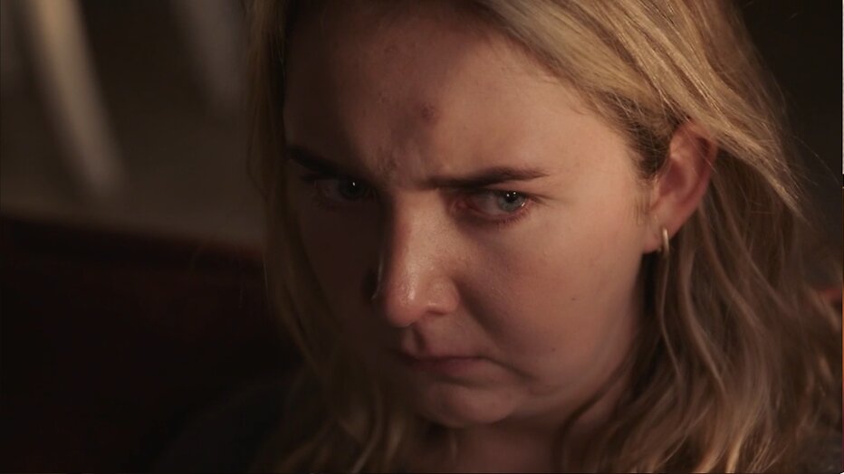 Demi gaat door een diep dal