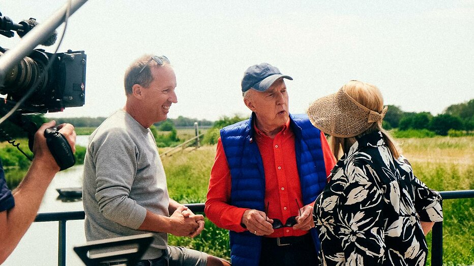 Janny van der Heijden en André van Duin tijdens opnames Denkend aan Holland.