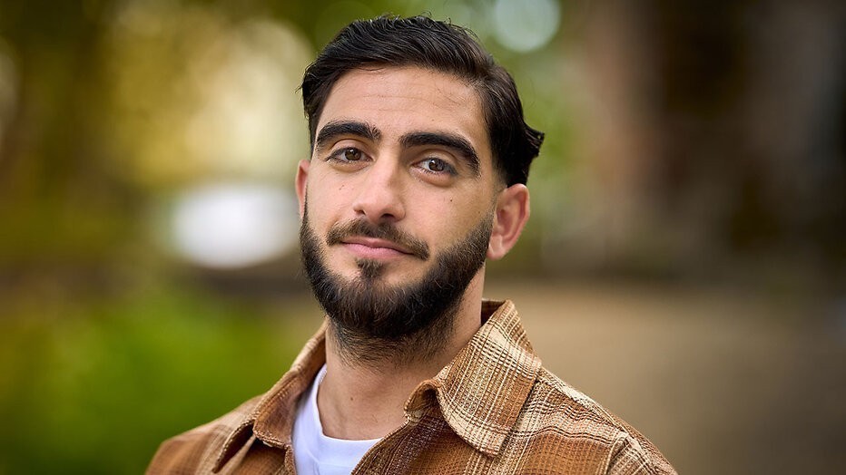 Sia Cyrroes als Reza (Dertigers)