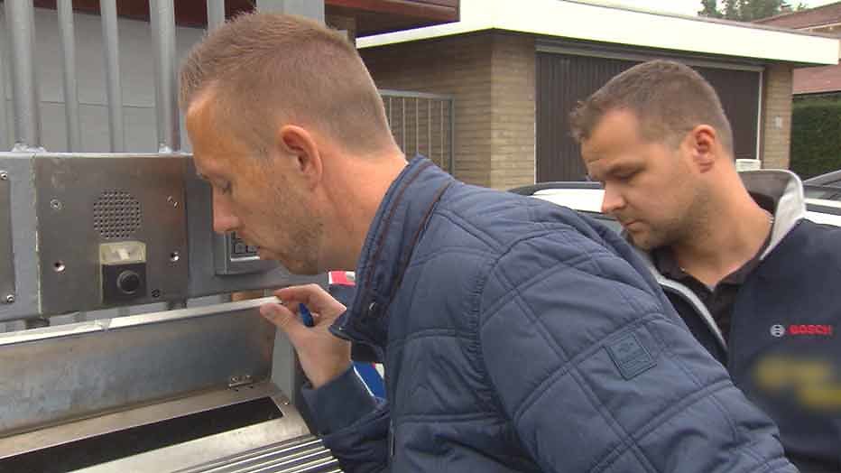 Deurwaarders weer op pad in Deurwaarders: Betalen of leeghalen