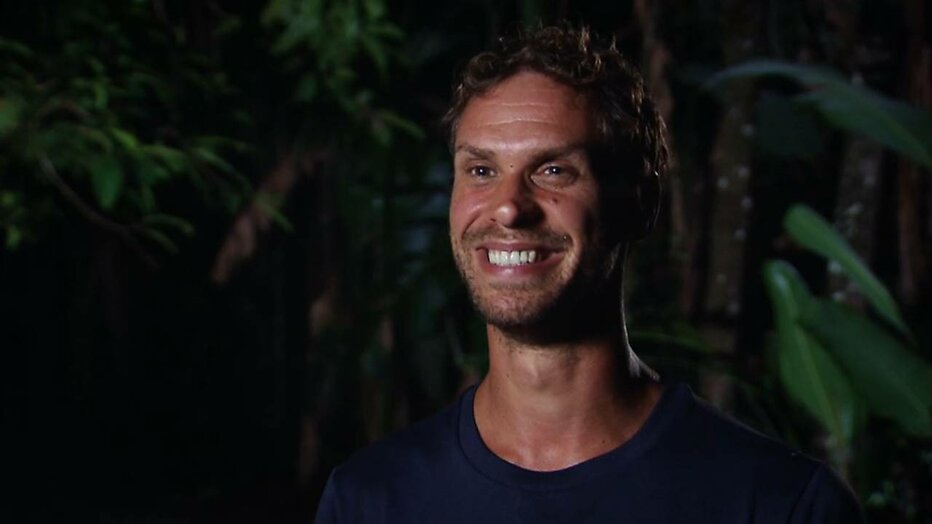 Dick vindt dat zijn date wel een oog heeft voor het vinden van spinnen.