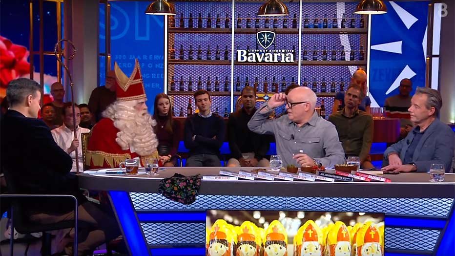 Videosnack: 'Directeurtje' weer als sarcastische Sinterklaas aan tafel bij VI Videosnack: 'Directeurtje' weer als sarcastische Sinterklaas aan tafel bij VI