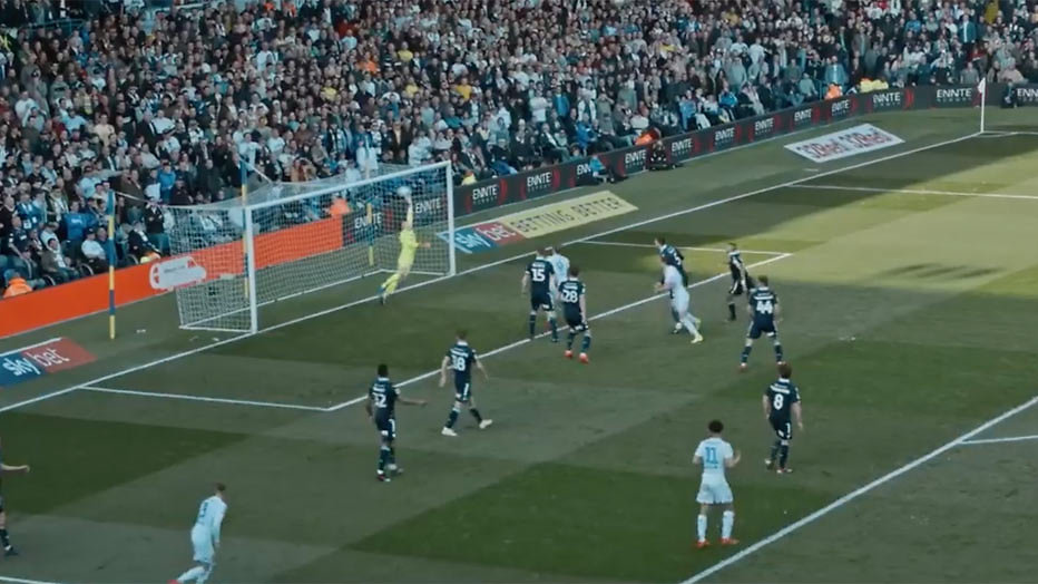 Russell Crowe voice-over bij schitterende docu Leeds United