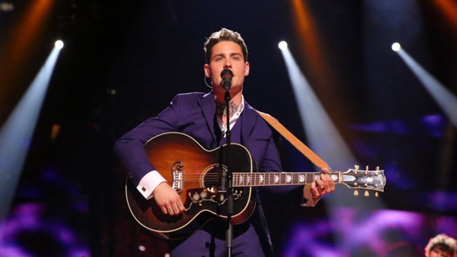Feest: Douwe Bob door naar finale Eurovisie Songfestival! Feest: Douwe Bob door naar finale Eurovisie Songfestival!