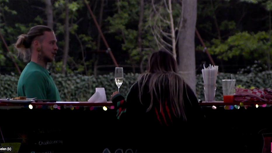 Videosnack: Dylan dreigt in Utopia de poten van Gerrit te breken