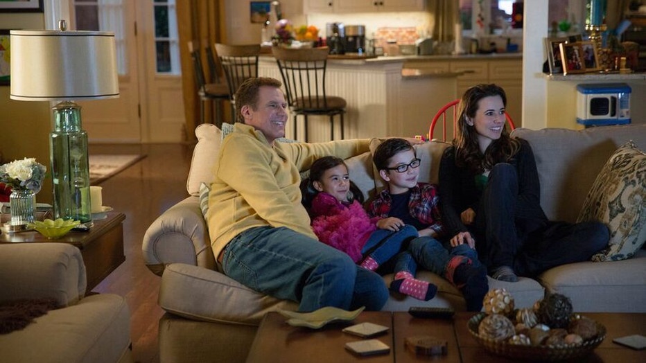 Will Ferrell, Scarlett Estevez, Owen Vaccaro en Linda Cardellini in Daddy's Home