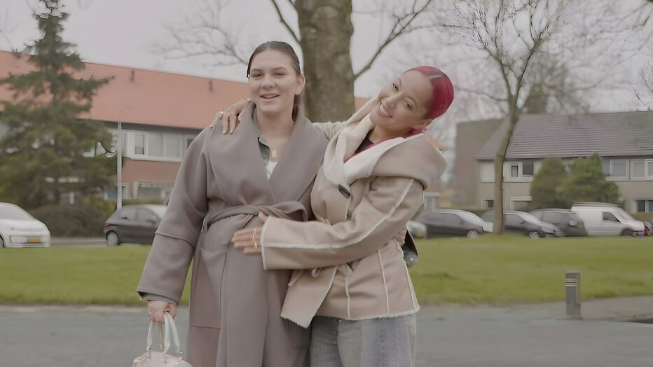 Daisy en Djamila Celina voor Vier Handen op Eén Buik