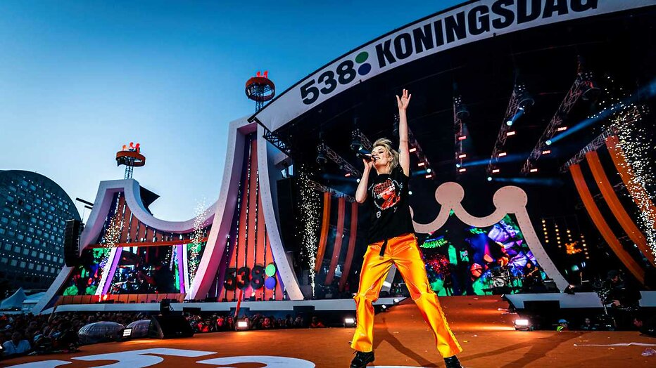 Davina Michelle tijdens 538 Koningsdag