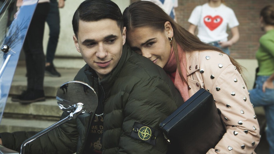 Shahine El-Hamus en Olivia Lonsdale in De Belofte van Pisa