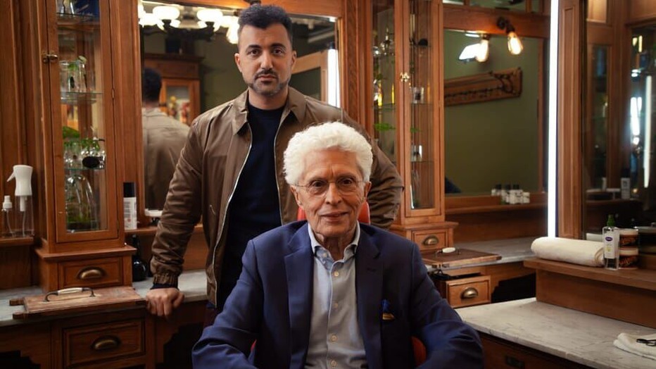 Özcan Akyol met Jacques d'Ancona in De Geknipte Gast Özcan Akyol met Jacques d'Ancona in De Geknipte Gast