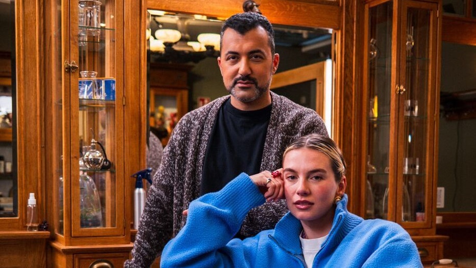 Maan met Özcan Akyol voor De Geknipte Gast