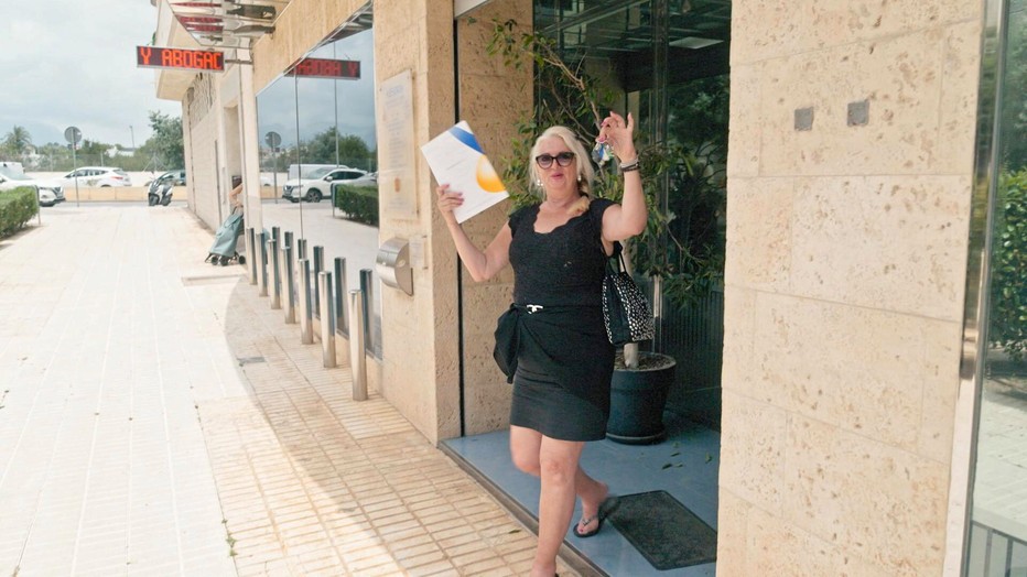 Monique Hansler in De Hanslers: Van de Piste naar de Playa