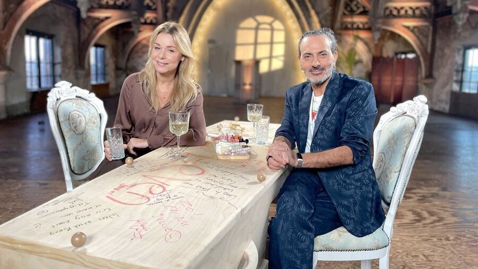 Froukje de Both met Keffah Allush voor De Kist Froukje de Both met Keffah Allush voor De Kist