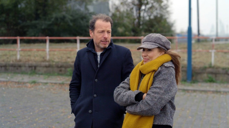 Herman van der Zandt en Fidan Ekiz in De Reünie