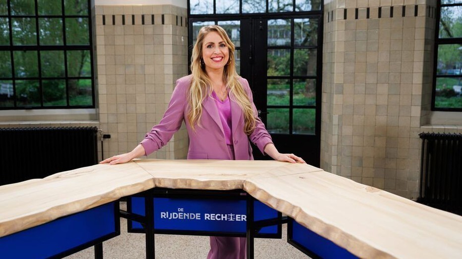 Mascha de Rooij voor De Rijdende Rechter