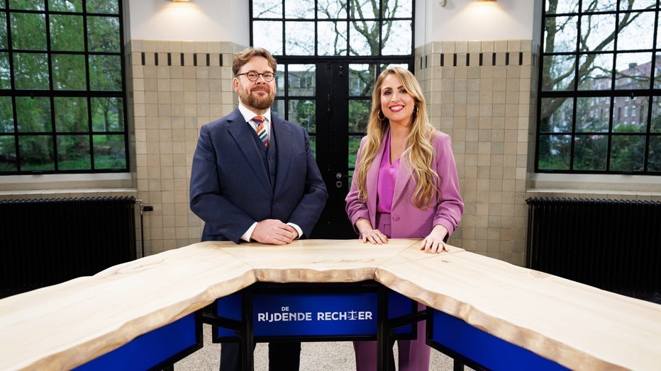 Mr. John Reid en Mascha de Rooij in De Rijdende Rechter Mr. John Reid en Mascha de Rooij in De Rijdende Rechter