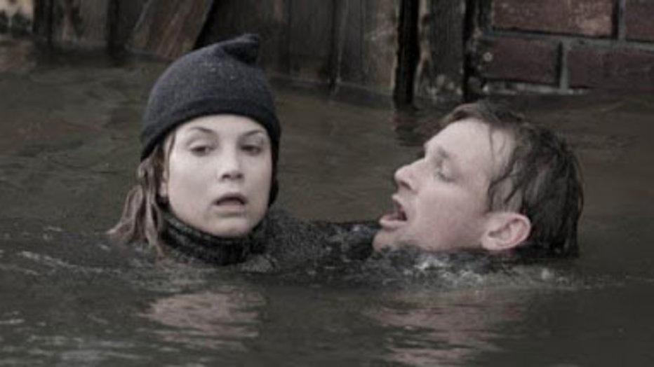 Sylvia Hoeks en Barry Atsma proberen te overleven Sylvia Hoeks en Barry Atsma proberen te overleven
