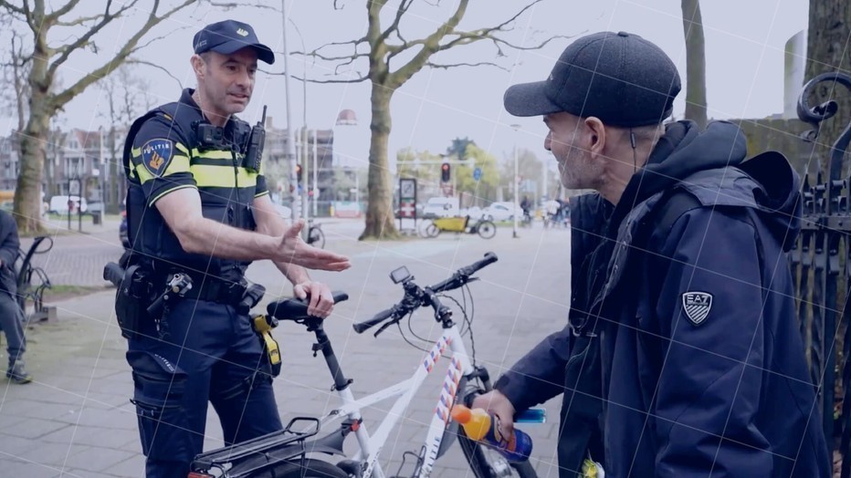 Still uit De Wijkagent: Helden van de Straat
