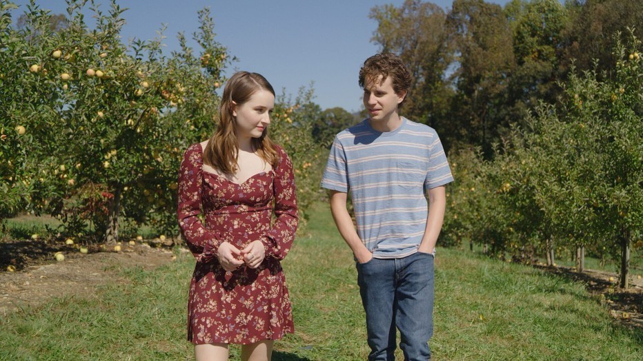 Ben Platt en Kaitlyn Dever in Dear Evan Hansen Ben Platt en Kaitlyn Dever in Dear Evan Hansen