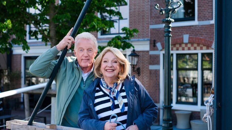 André van Duin en Janny van der Heijden voor Denkend aan Holland