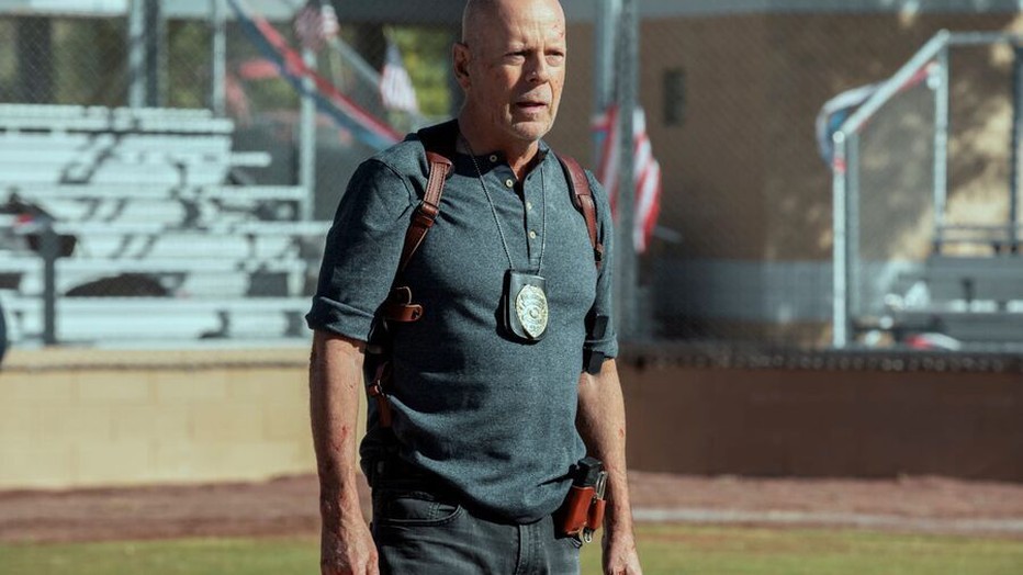 Bruce Willis in Detective Knight: Independence