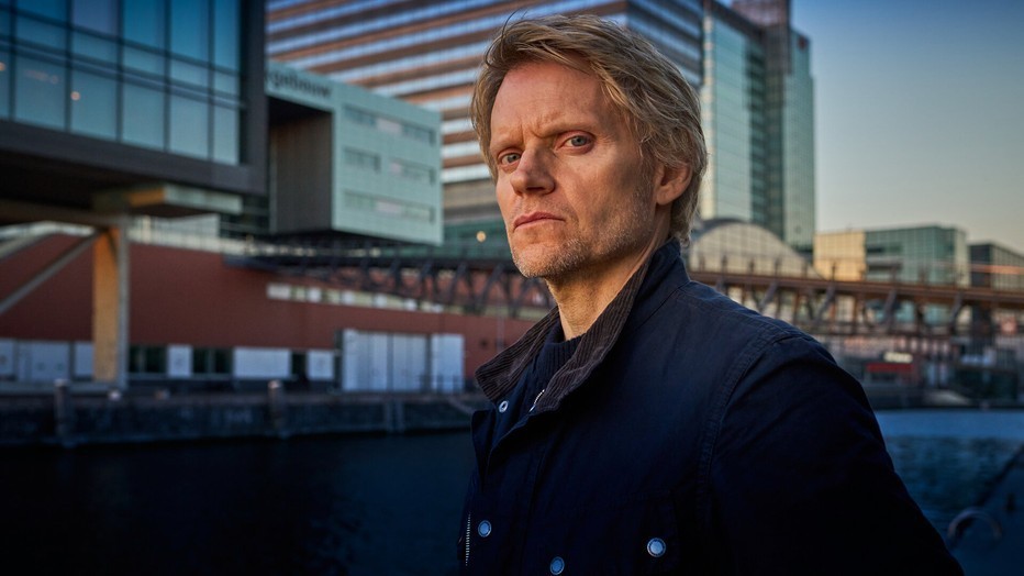 Marc Warren als Piet van der Valk in Detective Van der Valk
