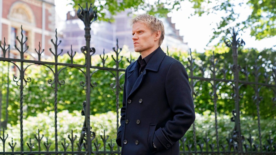 Marc Warren als Piet van der Valk in Detective Van der Valk Marc Warren als Piet van der Valk in Detective Van der Valk