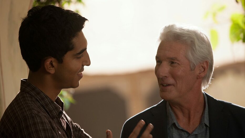Dev Patel en Richard Gere in The Second Best Exotic Marigold Hotel