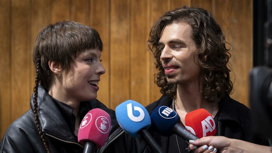 Dion Cooper en Mia Nicolai