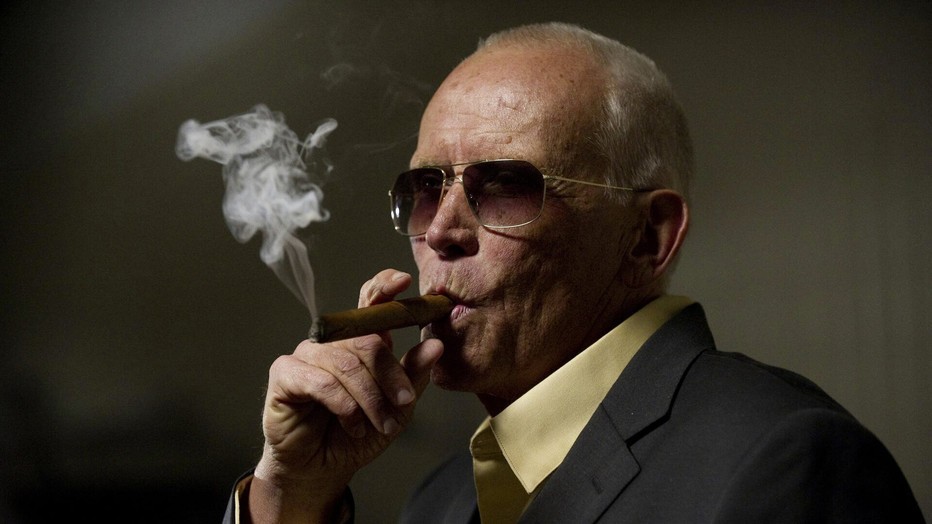 Peter Weller als Mister V in Dragon Eyes