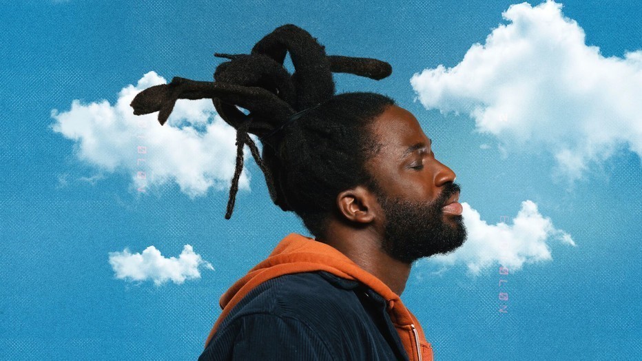 Adjani Salmon als Kwabena in Dreaming Whilst Black