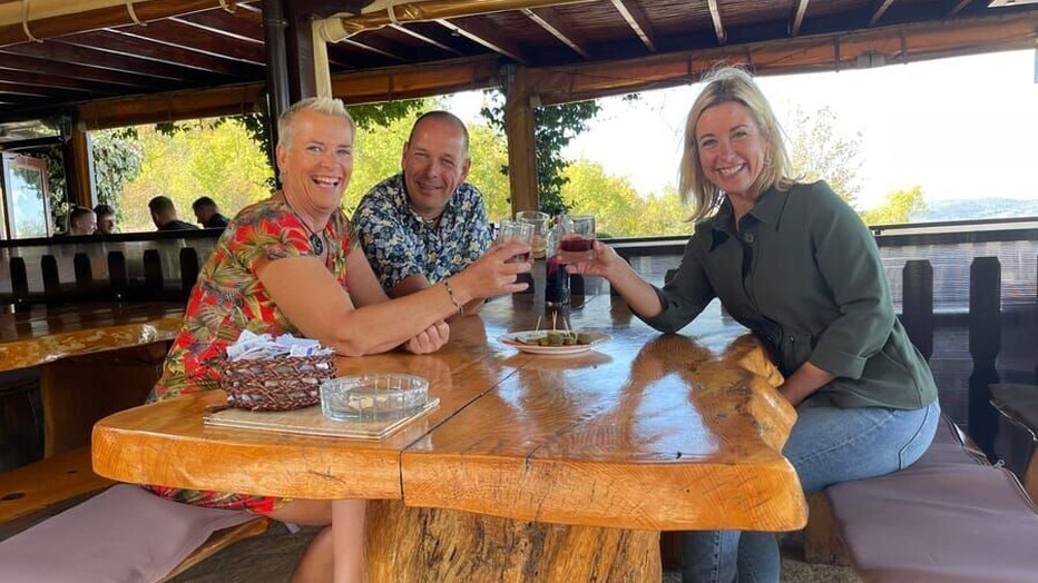Carrie ten Napel met André van Daphne voor Droomhuis Gezocht