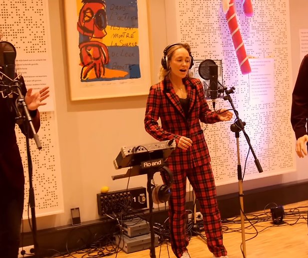 Nederland Theaterland zingt Daar Ben Jij