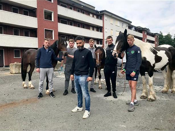 Danny in de buitenwijken met terroriserende jongeren