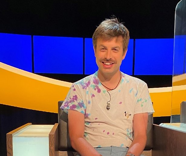 Joost Oomen staat in de starthouding voor de finale van De slimste mens