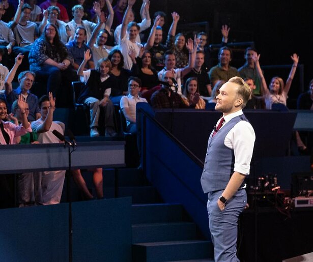 Arjen Lubach is terug met nieuwe reeks van De Avondshow met Arjen Lubach