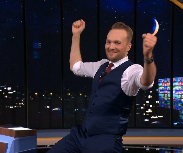 De TV van gisteren: kijkers blij met terugkeer De Avondshow