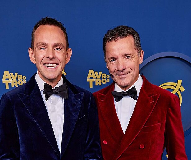 John de Bever en Kees Stevens schuiven voor Nationale Vereniging De Zonnebloem aan in Tijd voor MAX