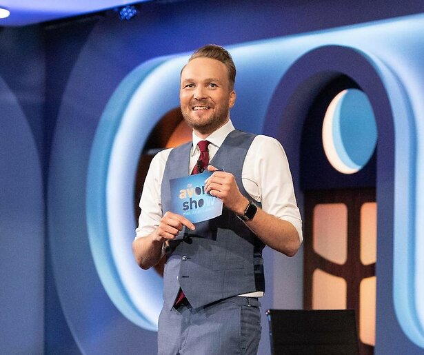 De TV van gisteren: Arjen Lubach scoort met terugkeer De Avondshow