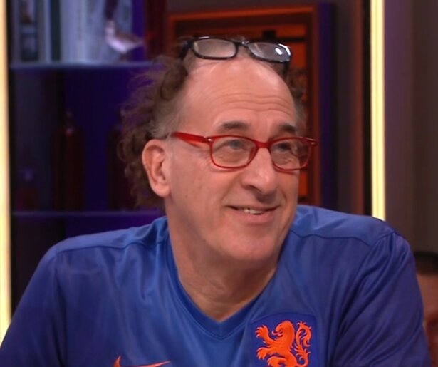De TV van gisteren: kijkers raken niet uitgesproken over Oranjesupporters bij Jinek