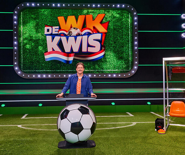 Johnny de Mol presenteert De WK Kwis voor SBS6