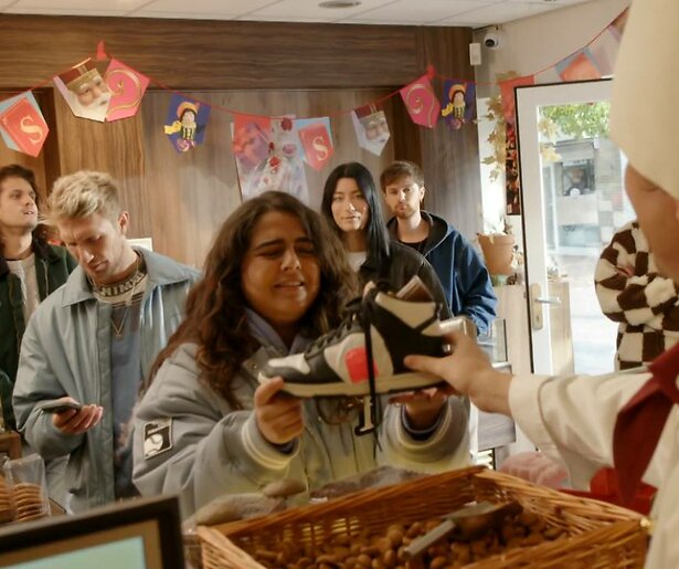Gisteren in Het Sinterklaasjournaal: de eigenzinnige bakker krijgt hoog bezoek