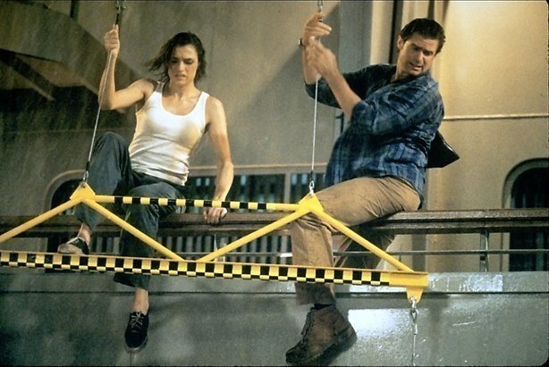 Famke Janssen wil juwelen stelen