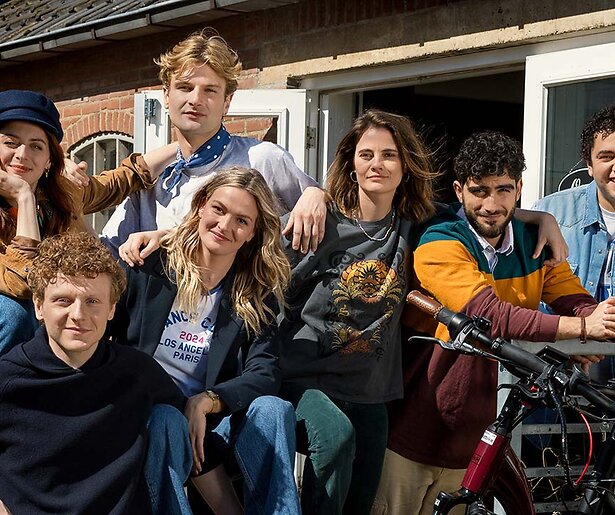 Het vijfde seizoen van Dertigers gaat met een nieuwe cast van start op NPO 3 en NPO Start