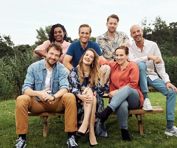 Koude beelden van Dertigers-acteurs voor kerstspecial